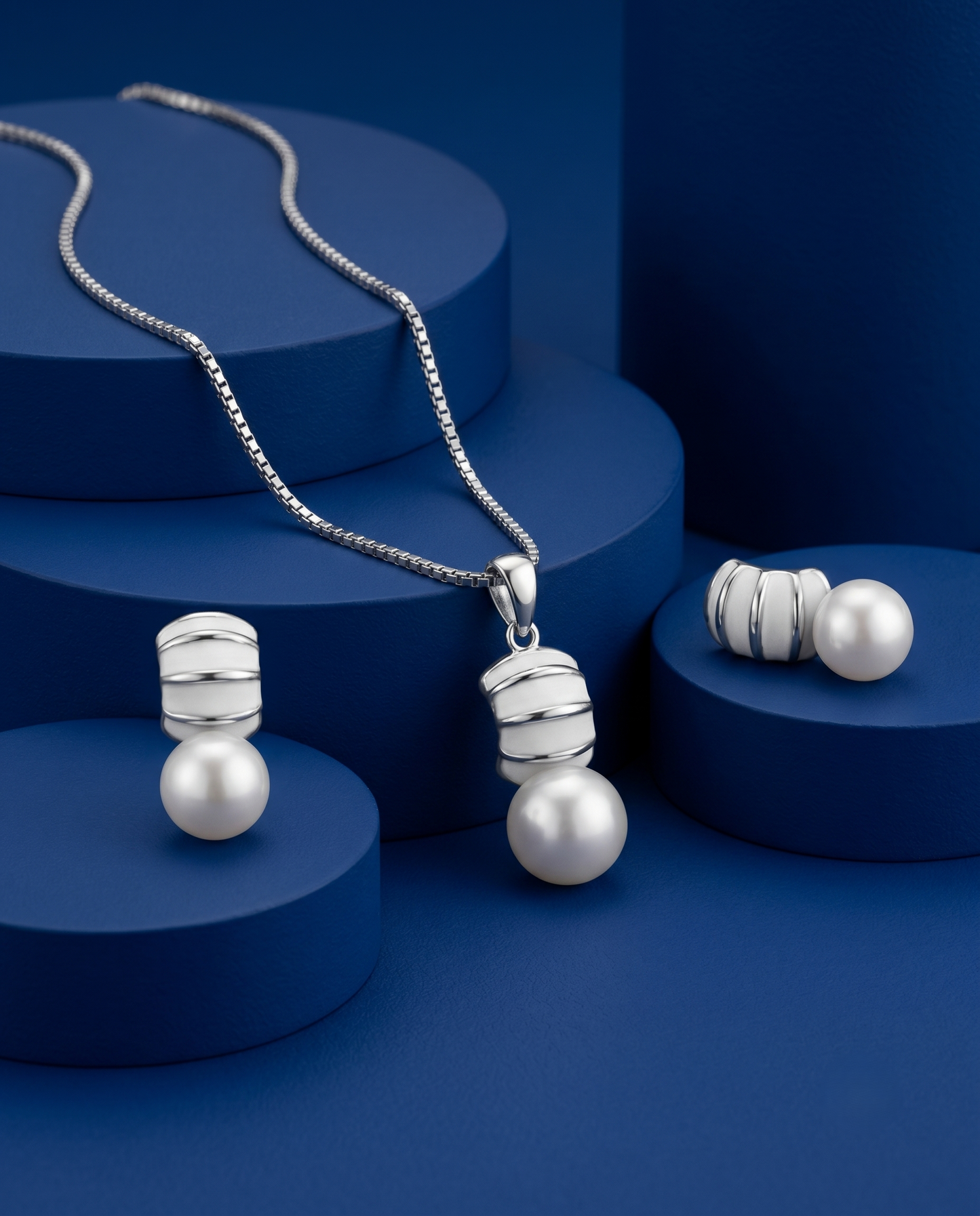 Lustrous Pearl Pendant Set