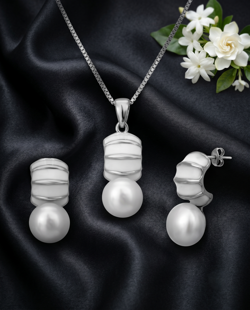 Load image 1 in gallery view. Lustrous Pearl Pendant Set