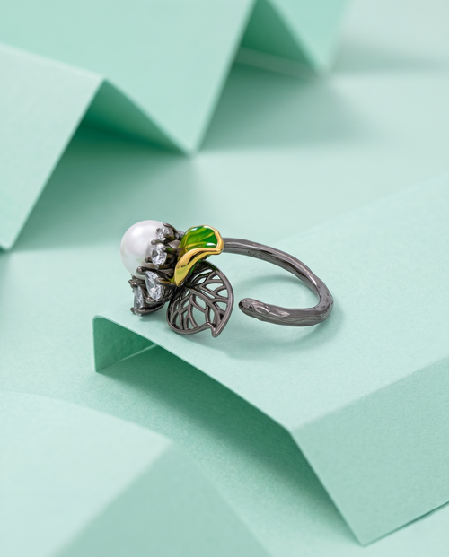 Load image 1 in gallery view. The Venetian Laurel Pearl Ring