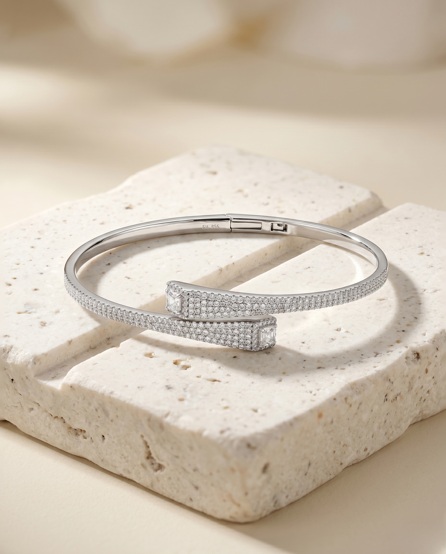 Luxe Linear Solitaire Bangle