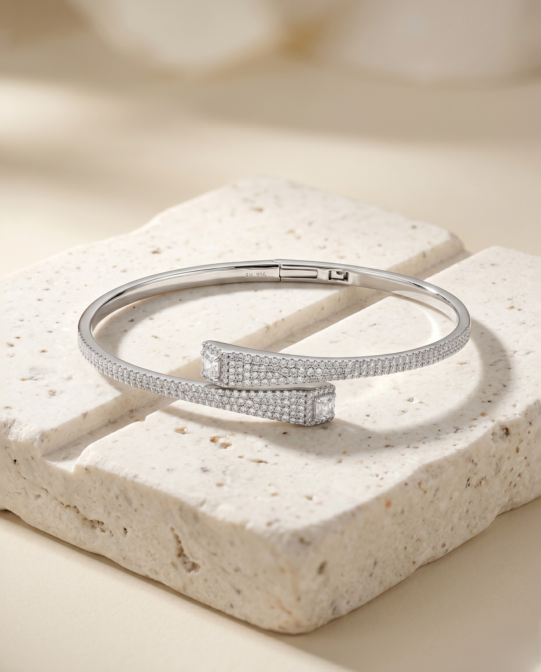 Luxe Linear Solitaire Bangle