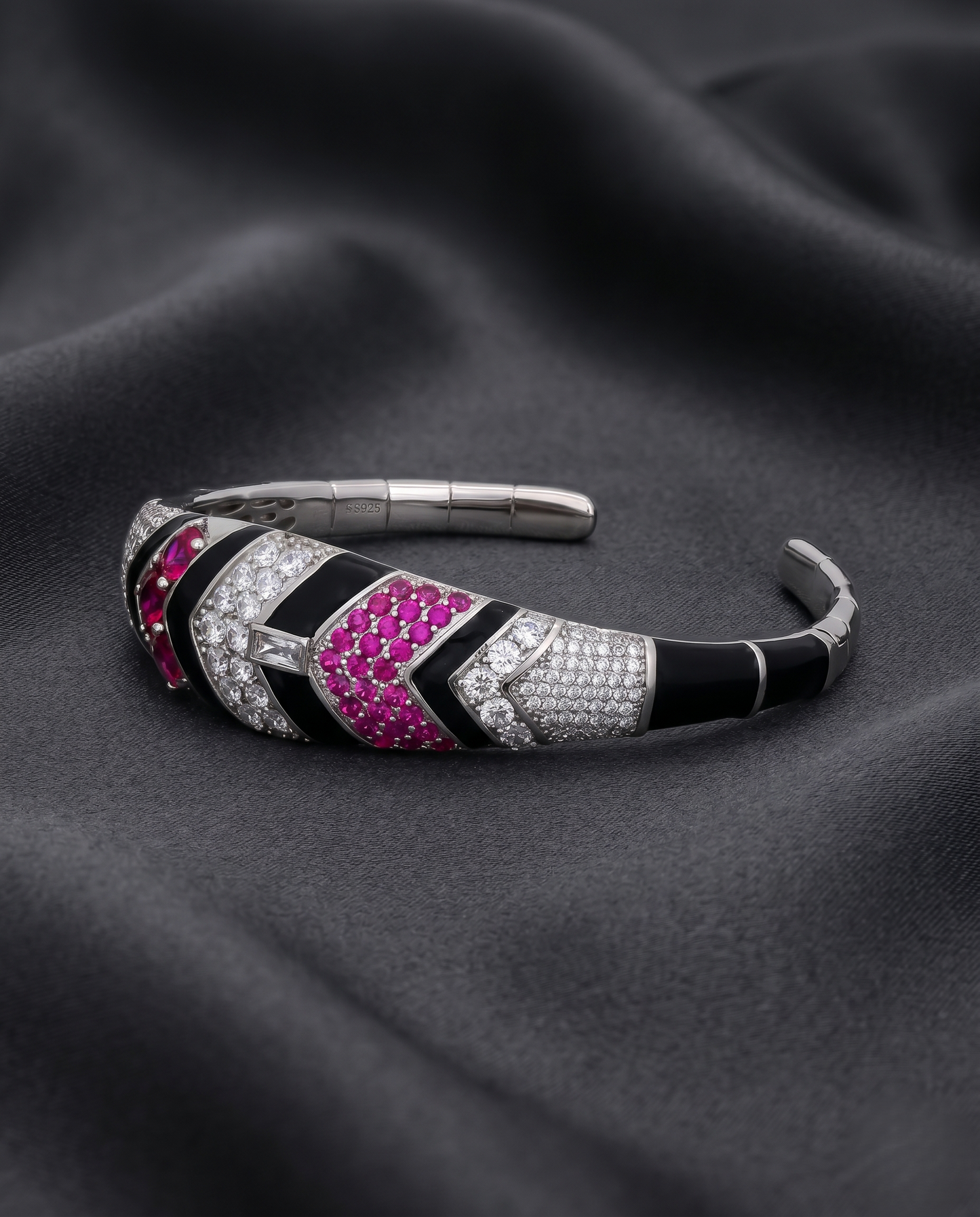 The Regal Chevron Solitaire Kada