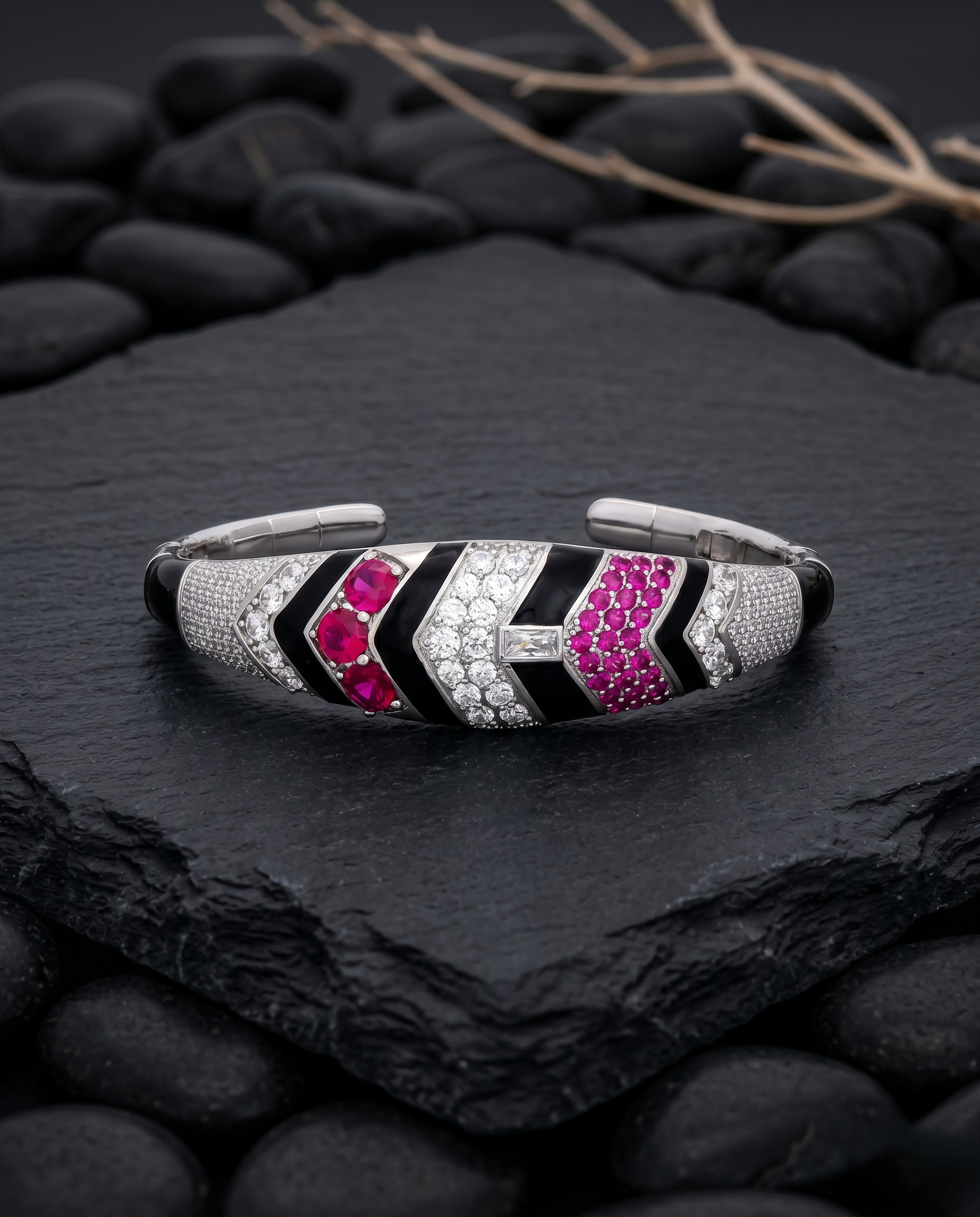 The Regal Chevron Solitaire Kada