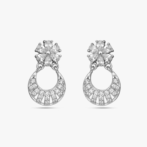 Load image 1 in gallery view. Interlock Fluid Earrings