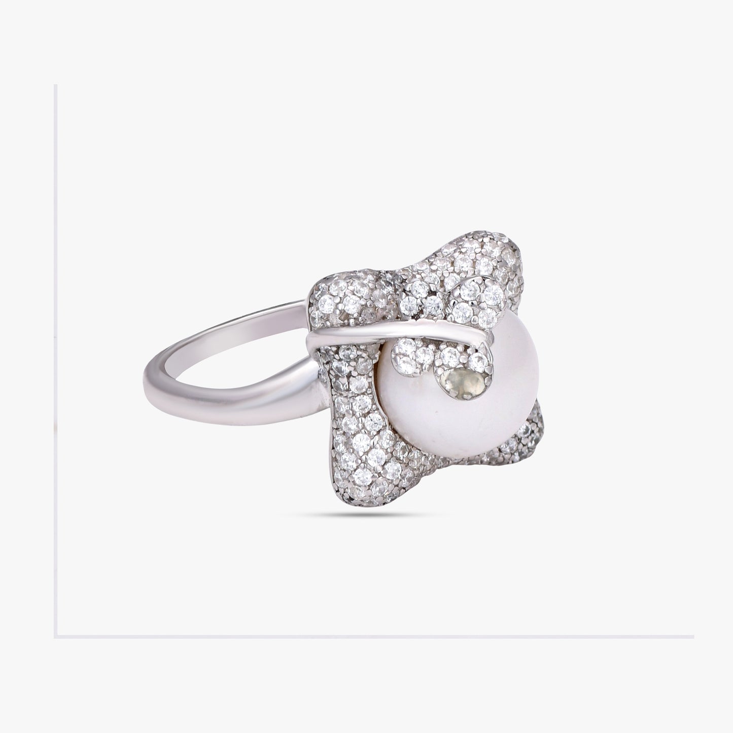 Elegant Floral Pearl Ring
