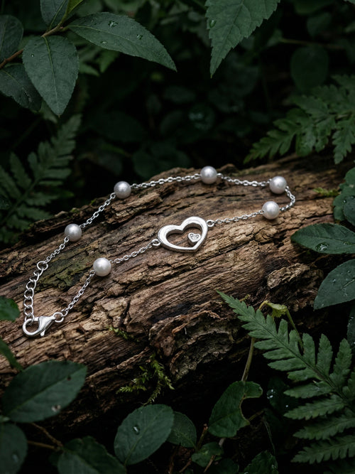Load image 1 in gallery view. Heart & Pearl Chain Bracelet