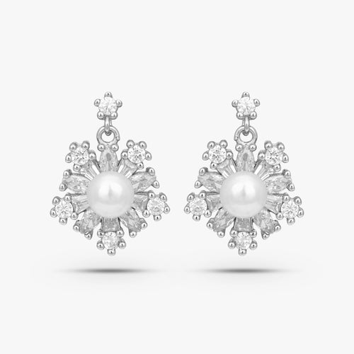 Load image 1 in gallery view. Snowflake Halo Pearl Set