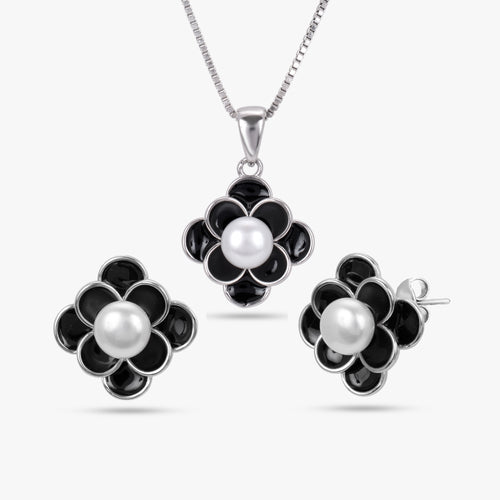 Load image 1 in gallery view. Pearl Clover Jewelry Set