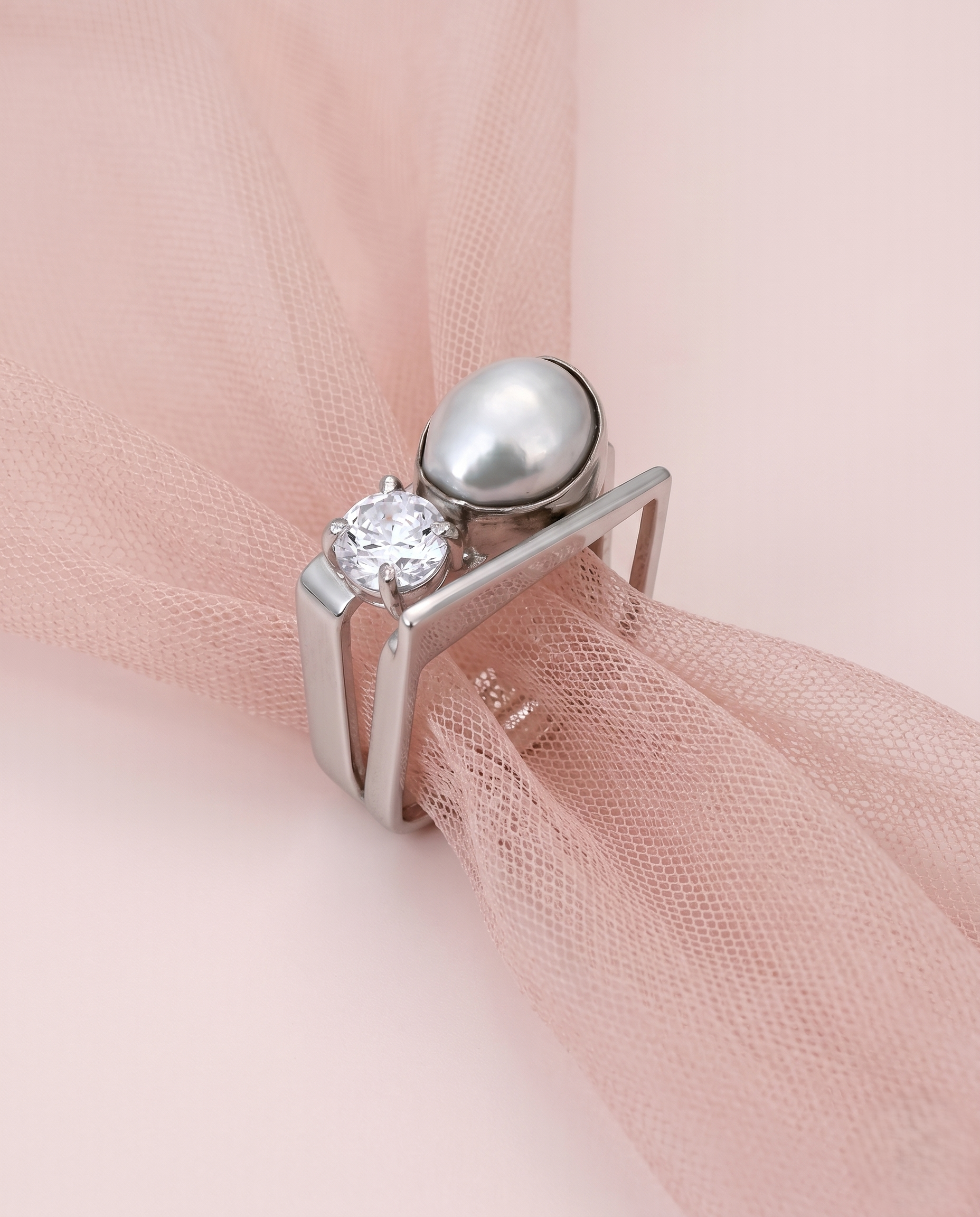 Modern Pearl Square Ring