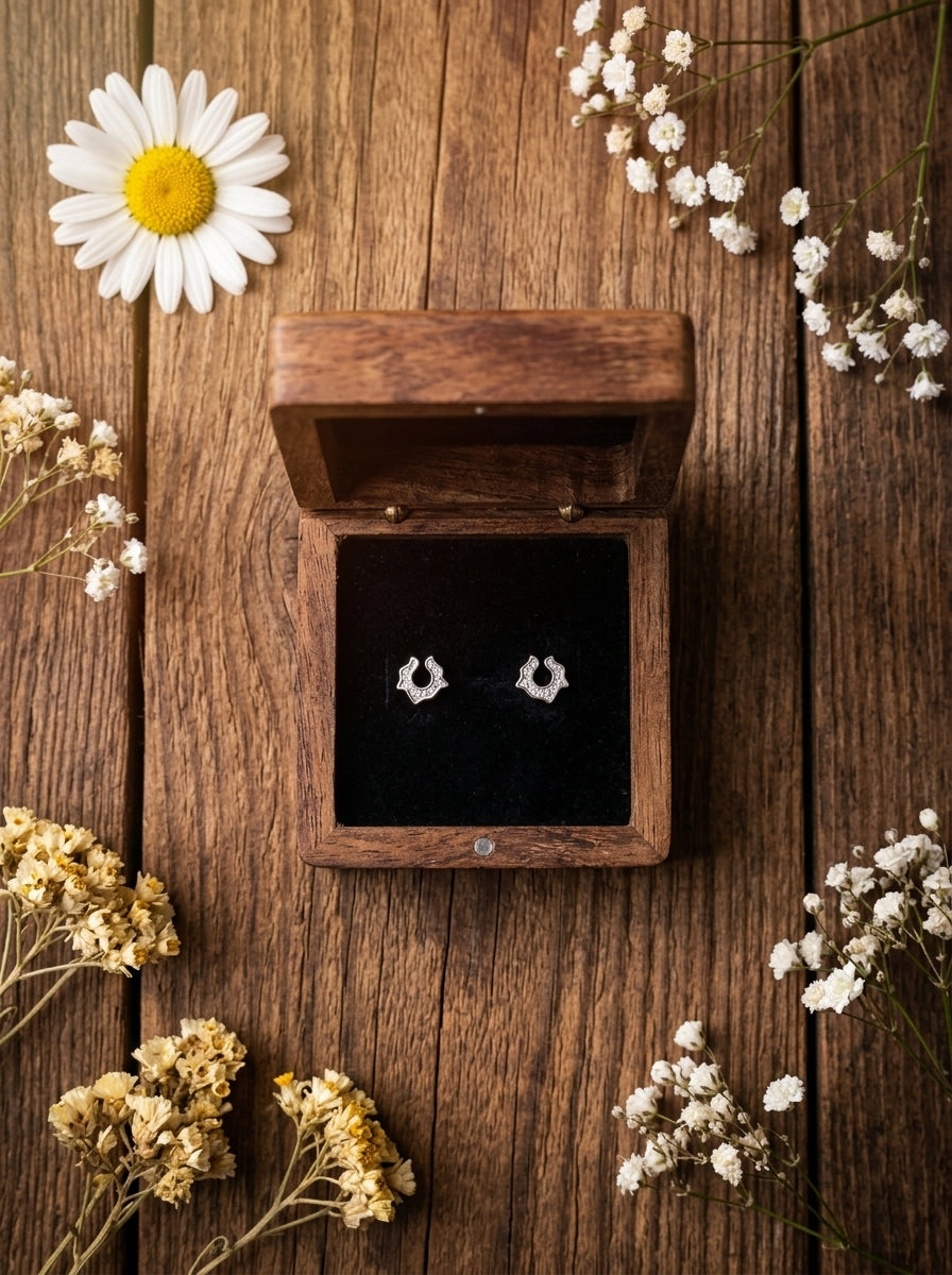 The Halo Solitaire Studs